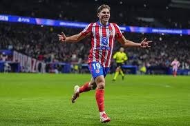 🥅门将科申状态神勇 成功扑出点球 来源：每日体育报巴萨竞技队火力全开上演进球盛宴 弗利克场边密切关注🔥